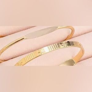 🌹 $10 or two for $12. Gold plated bangle. NWOT